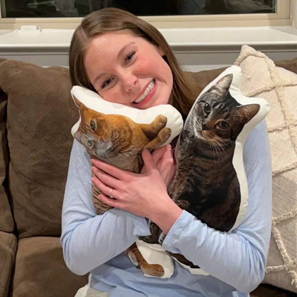 Kedinizin fotoğrafını her kedi sahibinin seveceği bir yastığa dönüştürün.