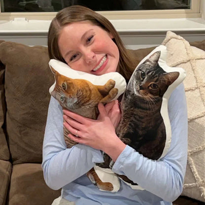Kedinizin fotoğrafını her kedi sahibinin seveceği bir yastığa dönüştürün.
