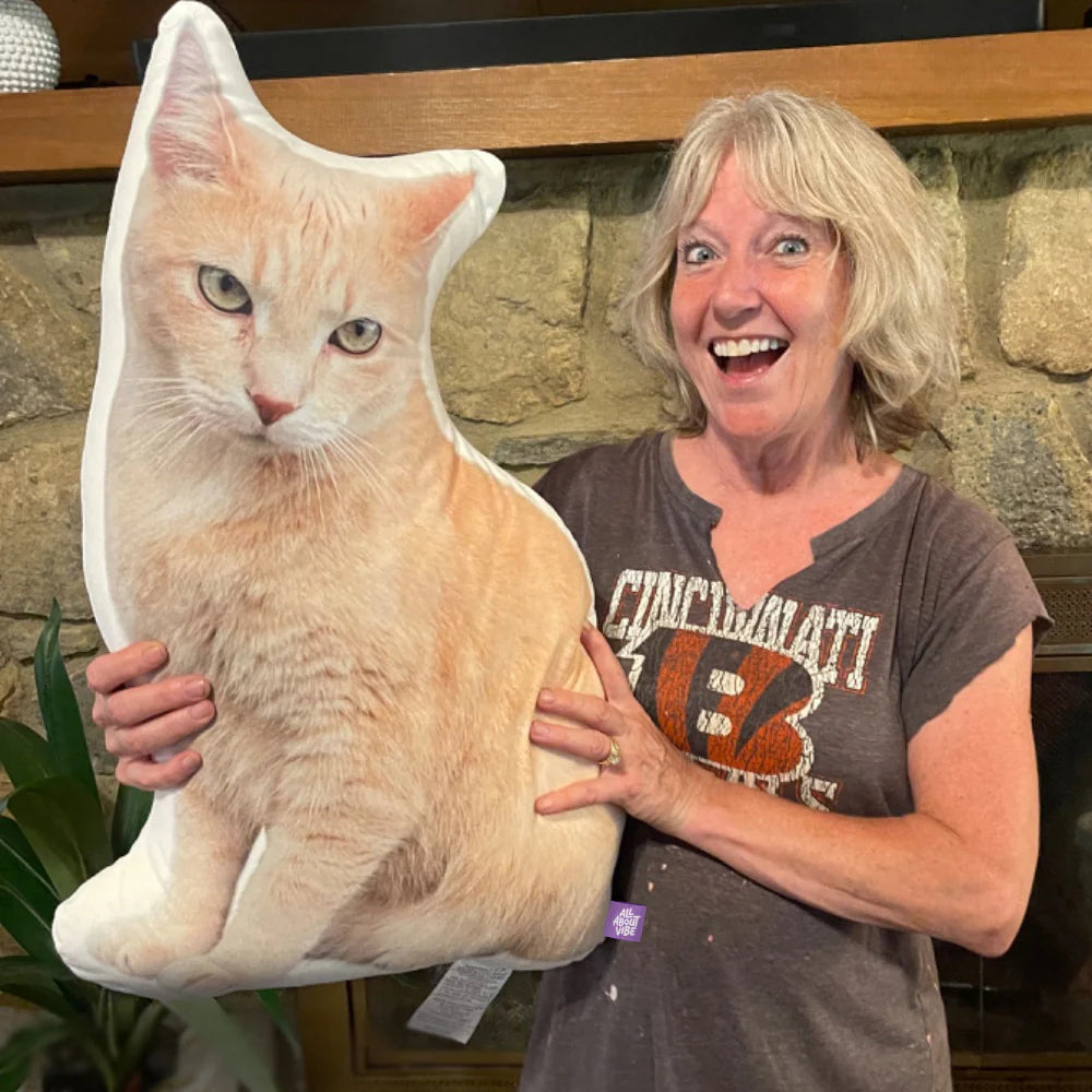 Kedinizin fotoğrafını her kedi sahibinin seveceği bir yastığa dönüştürün.
